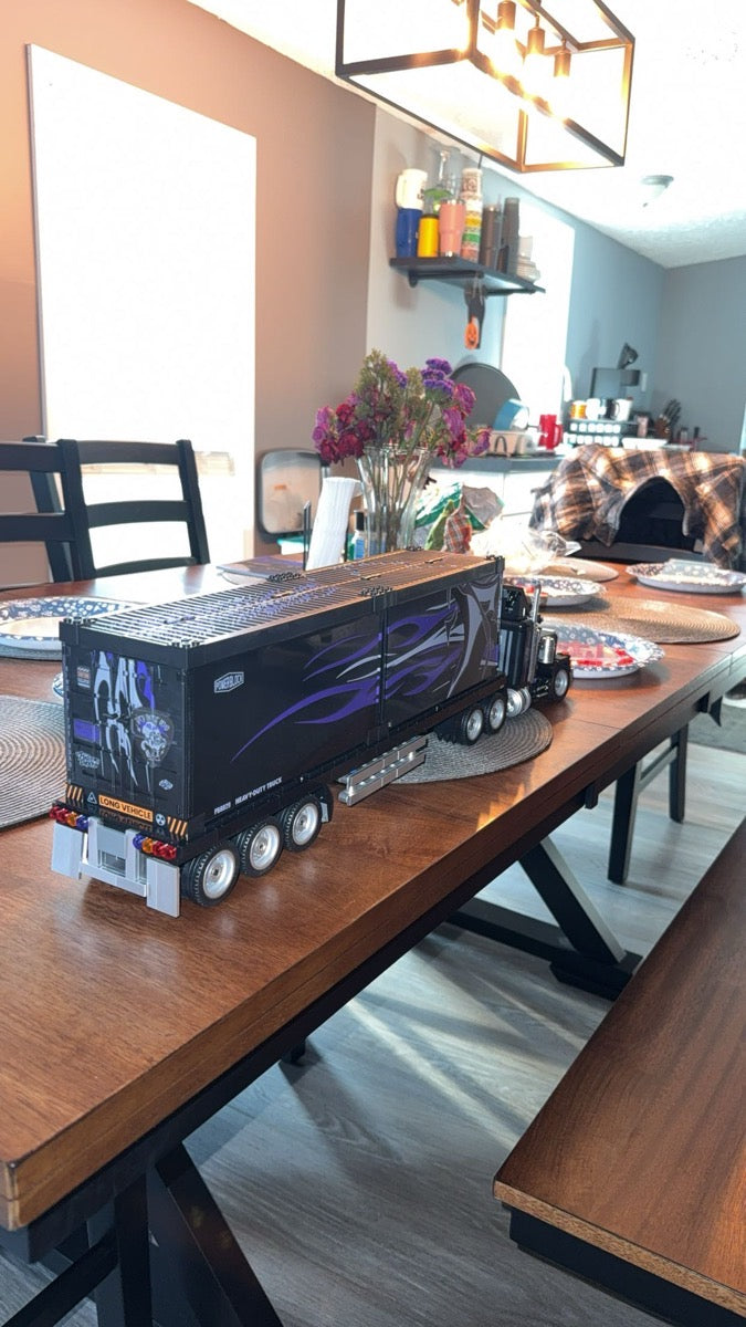 Buyer-submitted Heavy Duty Truck building-block model displayed at home