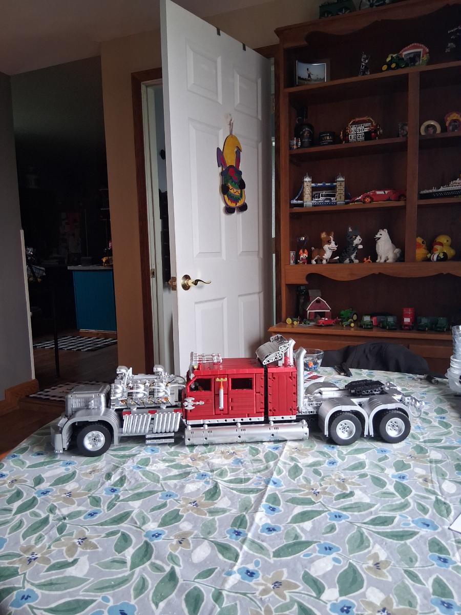 Second photo from the same red and silver Heavy Truck Car build