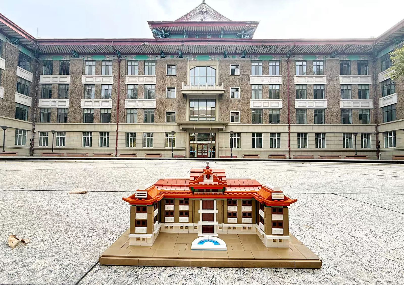 No. 9 Teaching Building model photographed in front of the original Tianjin University building