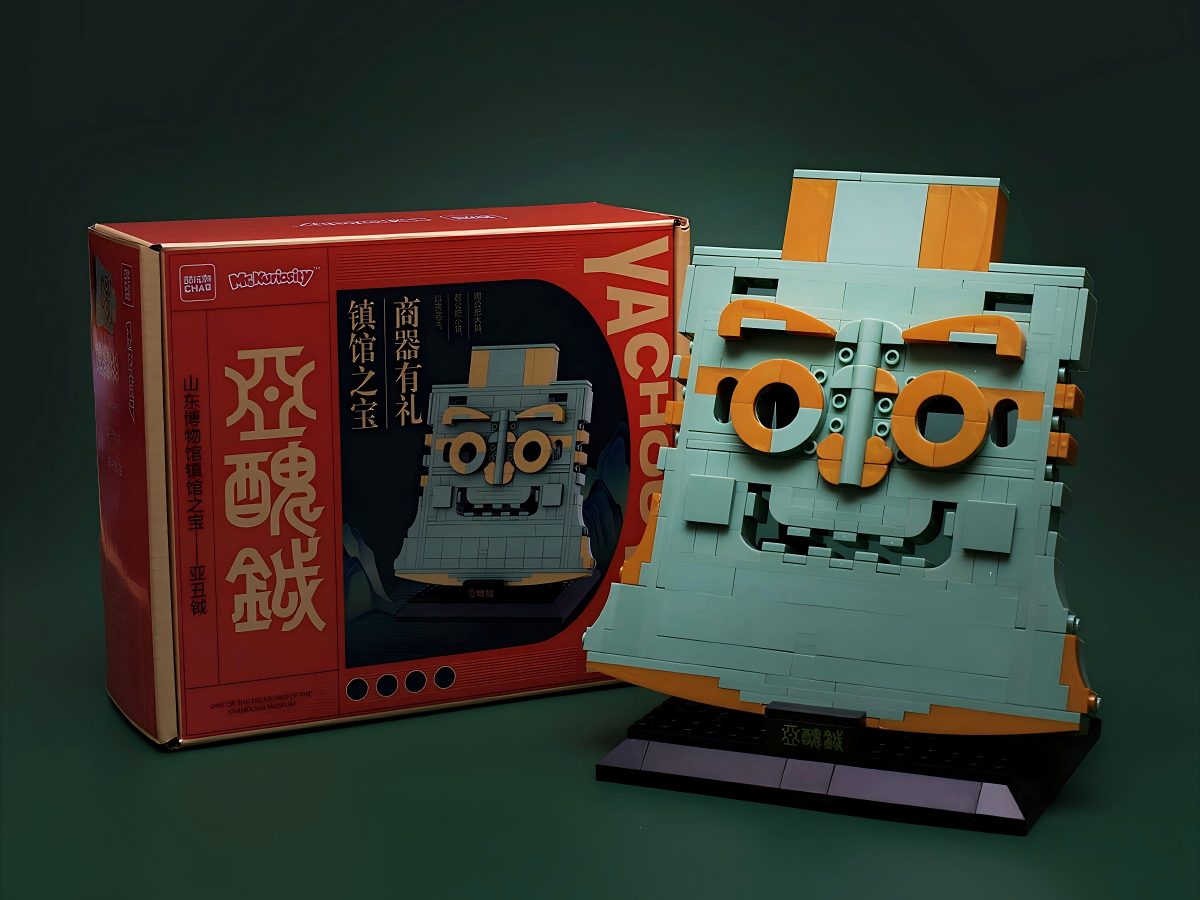 Finished Yachou Yue building-block model beside its red retail package
