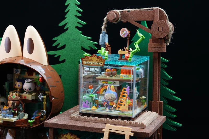 Woodland crane and raised platform with a collectible display box